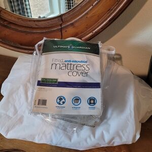 CAL-KING Fitted waterproof anti-microbial mattress protector